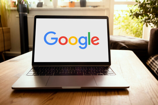Google Logo Laptop Display Tisch