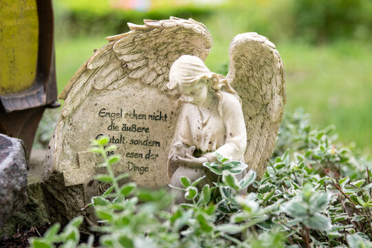  kleiner Engel mit sch&ouml;nem Spruch unter dem Fl&uuml;gel