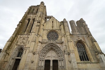 L'église Saint Pierre, vue de l'extérieur, ville de Dreux, département de l'Eure et Loir, France
