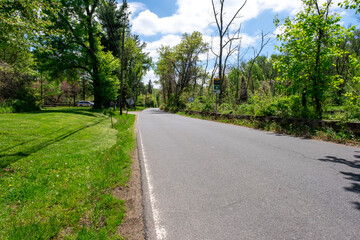 Fototapeta na wymiar county road in rural New Jersey in the spring