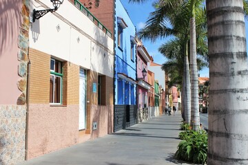 Fototapeta na wymiar Colorful street in Puerto de la Cruz