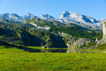 Fototapeta na wymiar Picturesque rocky landscape with mountain range above lake of Covadonga in summer day, Spain ..