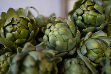 Obraz premium Artichaut, artichauts, étal , horizontal