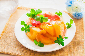 三種のたっぷり桃のゼリー