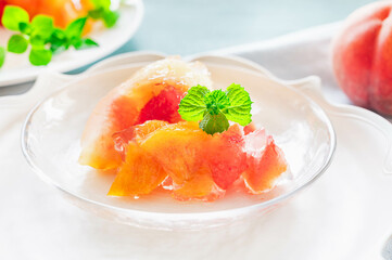 桃の果肉たっぷりデザート