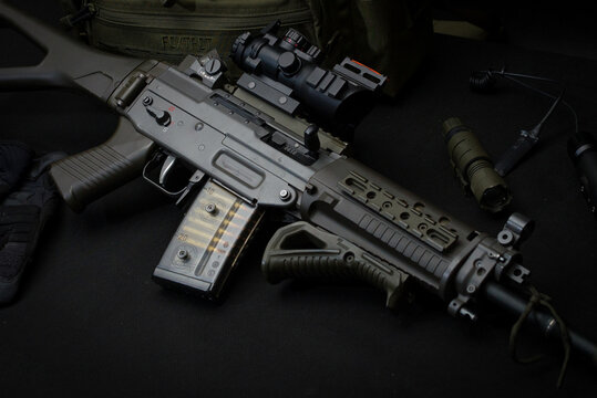 SIG 551 assault rifle