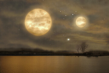 dos soles dos lunas en la noche sobre un lago encantado