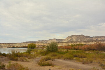 Valle amarillo en otoño paisaje, naturaleza, cielo, arena, montagna, nube, desierta, carretera, césped, montagna, cerro, viajando, lago, roca, insaturado, al aire libre, campo, duna, sendero , camino,