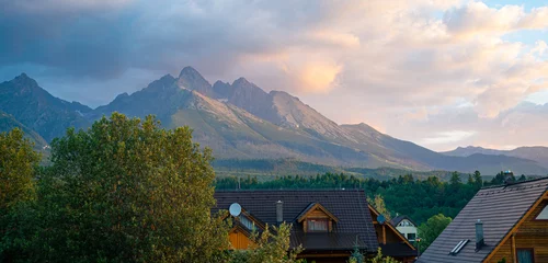 Photo sur Plexiglas Tatras Scenic panoramic view of the high Tatra mountains in Slovakia in the early morning