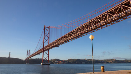 Ponte 25 de Abril e Cristo Rei - Lisboa
