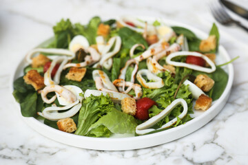 Leaf salad with grilled squid and croutons