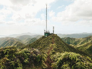 Obraz premium Hawaii, Oahu, mountain, mountains, sky, view, outdoor, hiking, hike, trail, landscape, path, Kuliʻouʻou Ridge Trail, ridge, antenna, nature