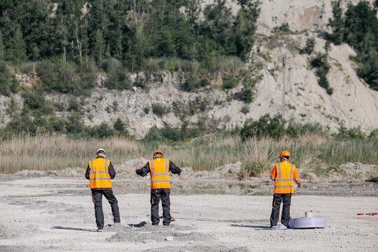 carrying out work in a quarry where minerals are extracted with the help of excavations, explosive works