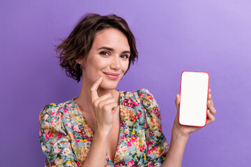 Naklejka premium Photo portrait of attractive young woman hold device blank space wear trendy flower print clothes isolated on violet color background