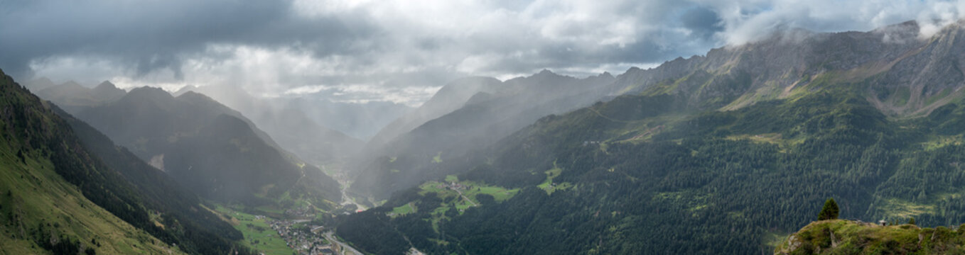 Tessin, Schweiz: Panorama des Valle Leventina