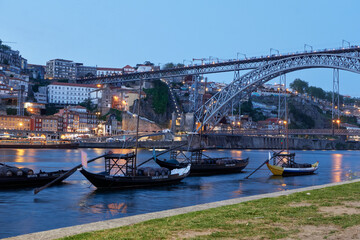 Obraz premium bridge over the river