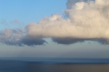 Naklejka na ściany i meble Nuvole in cielo sopra il mare