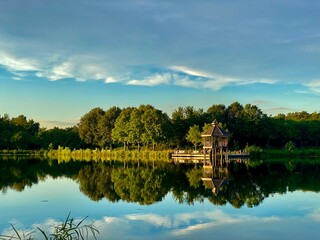 Obraz premium Pavilion on the lake