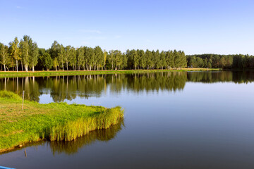 Fototapeta na wymiar Landscape with the lake in Autumn