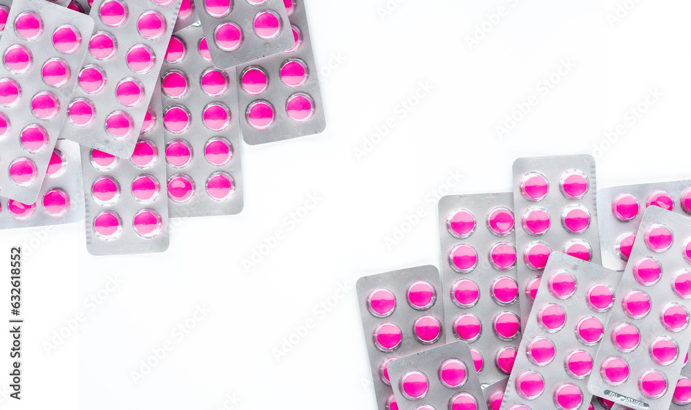 Poster pink tablet pills in blister pack isolated on white background. painkiller medicine. pharmaceutical 