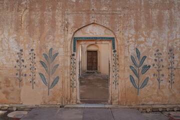 Fototapeta na wymiar old Indian archway within a mural wall