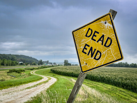 dead end sign on a dirt farm road in Nebraska