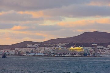 Fototapeta premium Cruise ship in port (Puerto de La Luz) in Las Palmas de Gran Canaria, Spain