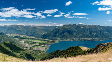 Fototapeta na wymiar Tessin, Schweiz: Blick auf den nördliche Lago Maggiore