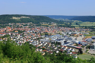 Fototapeta na wymiar Blick auf den Ort Beilngries im Altmühltal in Bayern