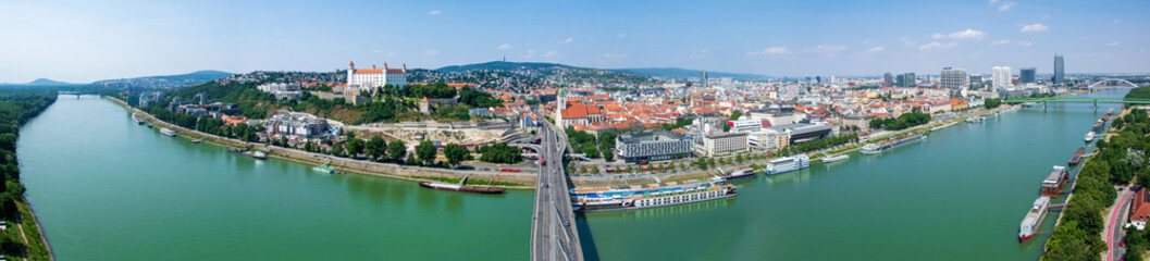 Fototapeta na wymiar Bratislava-Panorama