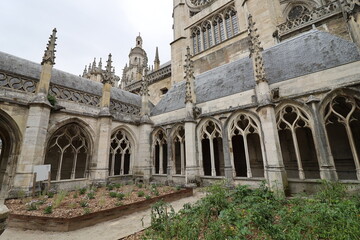 Obraz premium La cathédrale Notre Dame d'Evreux, ville de Evreux, département de l'Eure, France