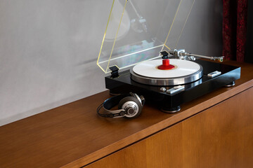 Kenwood Vintage Stereo Turntable Record Player With Colored Disk, Headphones and Weight Clamp