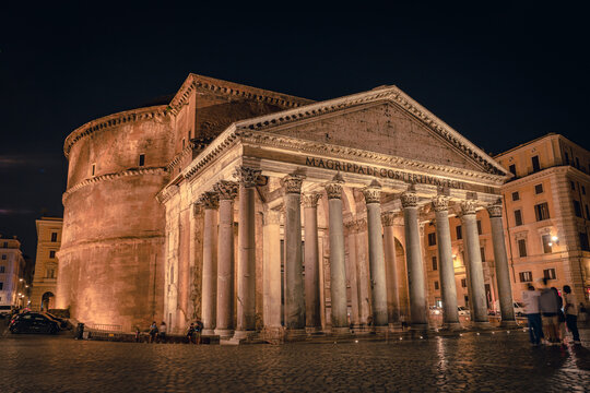 Roma at night
