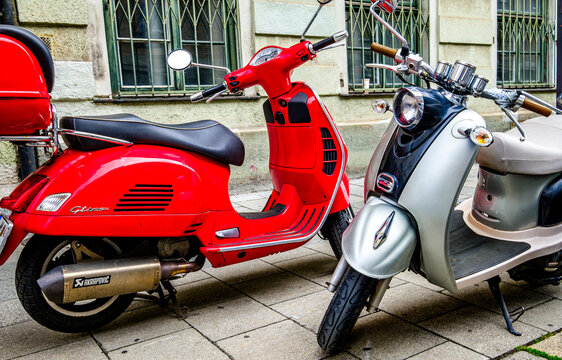 typical old piaggio vespa motorroller