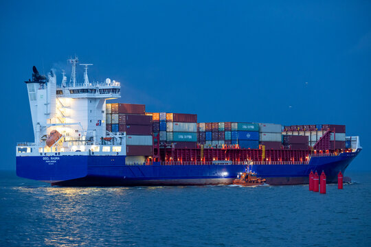 Klaipeda Lithuania 2023-08-07
OOCL RAUMA Container Ship, IMO 9462794