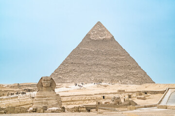 Fototapeta na wymiar View of the Sphinx with the great Pyramid of Giza in the Background, Gize, Egypt