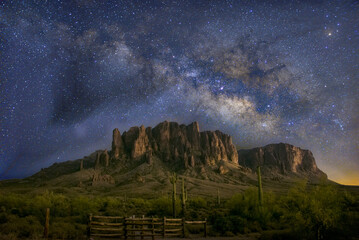 Milky way over Superstition Mountain