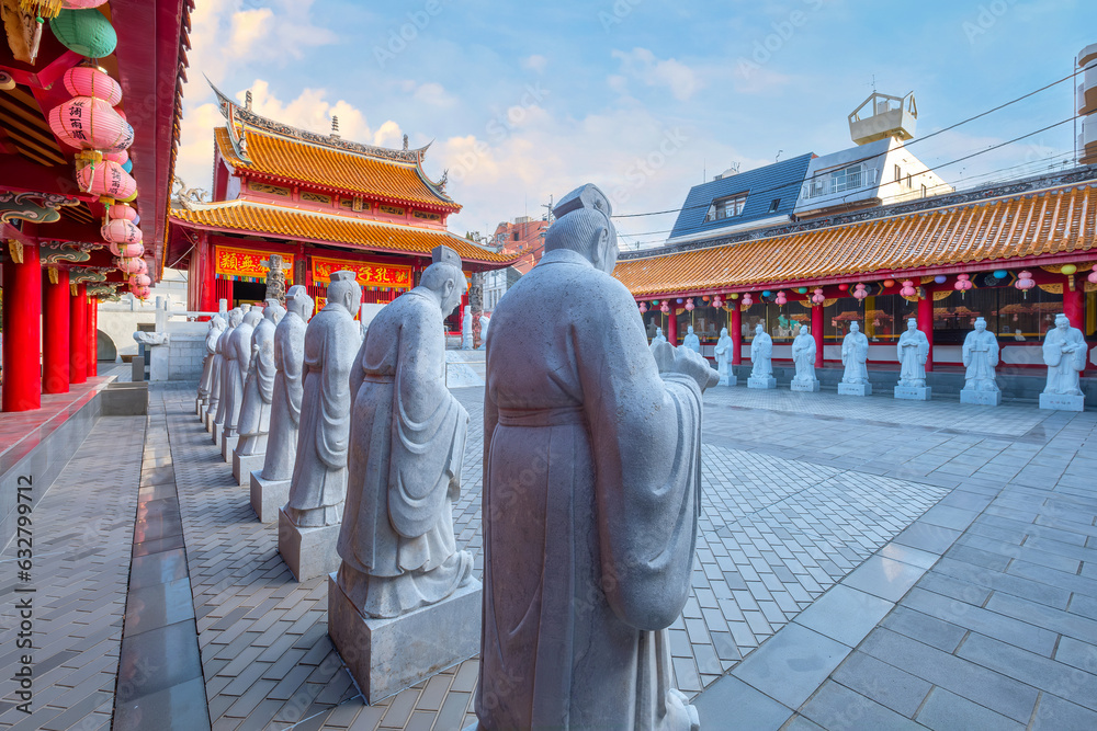 Wall mural nagasaki, japan - nov 28 2022: confucius shrine (koshi-byo) built in 1893 by nagasaki's chinese comm