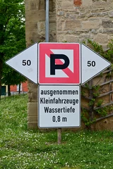 Deurstickers Schild A.5 Stillliegeverbot auf der Seite der Wasser­straße, auf der das Tafelzeichen steht - Bildtafel der Binnenschifffahrtszeichen in Deutschland © GrebnerFotografie