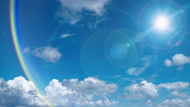 夏の晴天、青空に流れる積乱雲ふわふわの入道雲と輝く太陽のレンズフレアのタイムラプス　夏・夏休み・行楽・バカンス・アウトドア・キャンプ・天気・台風一過・紫外線・日焼け