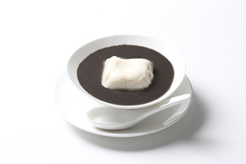 chef boiled cook thick black sesame sweet hot soup with soya milk pudding jelly in white bowl asian Chinese traditional dessert halal food vegan menu for hong kong cafe