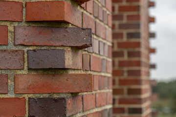 Mauer aus Backsteinen