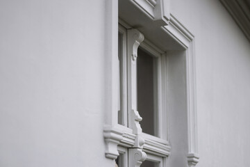 Old white windows - obrazy, fototapety, plakaty