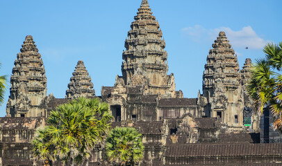 Naklejka premium Ancient ruins Angkor Wat temple - famous Cambodian landmark. Siem Reap, Cambodia.