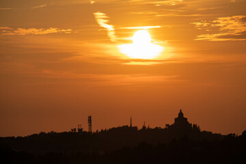 Fototapeta premium Tramonto visto da Monte Donato, colli bolognesi, Emilia Romagna