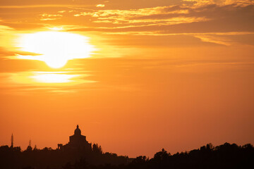 Fototapeta premium Tramonto visto da Monte Donato, colli bolognesi, Emilia Romagna