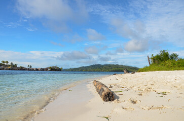 Fototapeta na wymiar Malenge beach, Malenge island, Togian Islands, Sulawesi, Indonesia, Asia. 