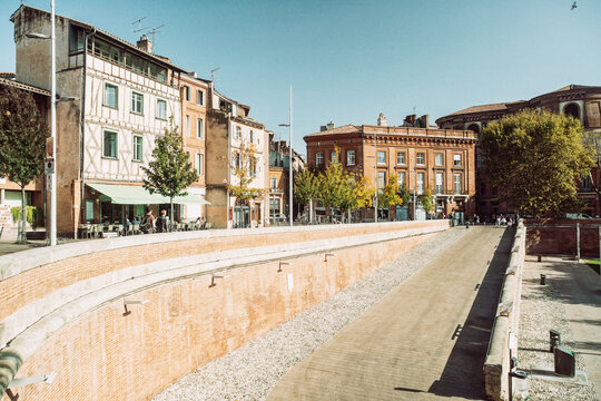 Cafe des Artistes at port de la Daurade, Toulouse, France