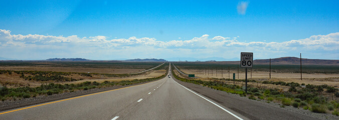 De longue ligne droite ...  pendant des milliers de km !!!