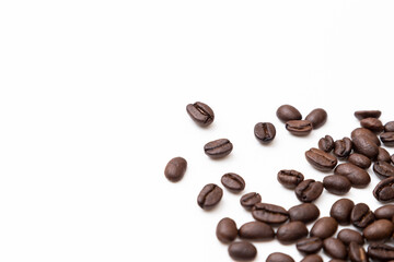 白背景にコーヒー豆